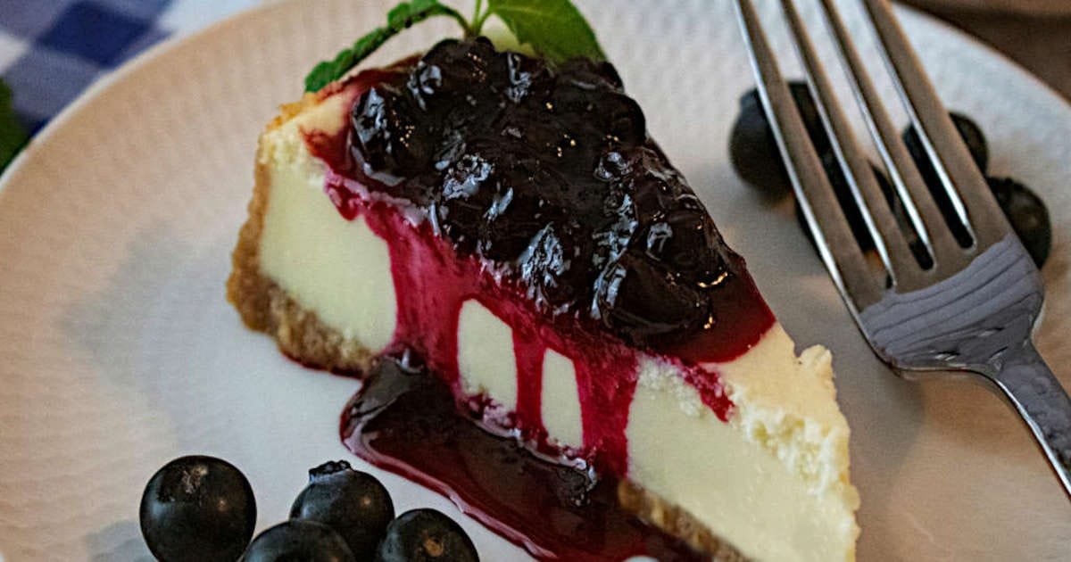 You are currently viewing The Best Easy Cheesecake with Blueberries