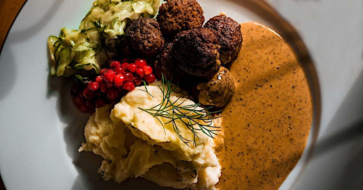 You are currently viewing The Best Easy Meatballs with Gravy