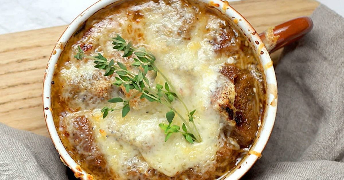 You are currently viewing The Best Easy Onion Soup with Cheese
