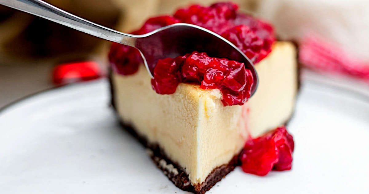 You are currently viewing The Best Easy Cheesecake with Cherries
